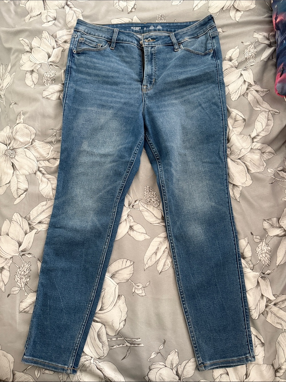 Old Navy Petite Women’s Blue Slim Fit Jeans